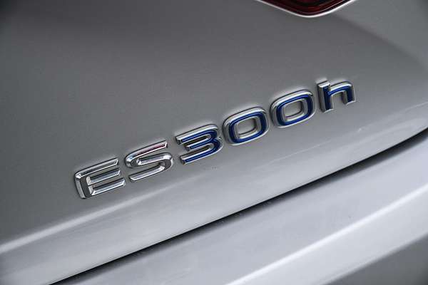 2014 Lexus ES ES300h Sports Luxury AVV60R