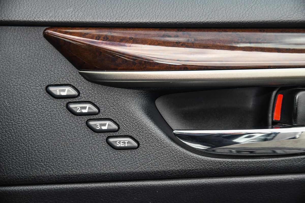 2014 Lexus ES ES300h Sports Luxury AVV60R