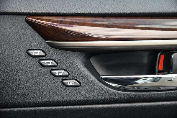 2014 Lexus ES ES300h Sports Luxury AVV60R