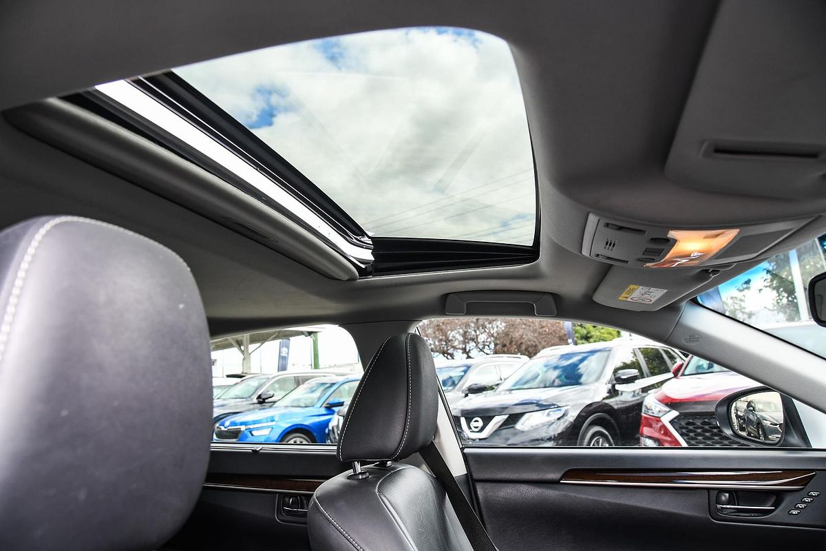 2014 Lexus ES ES300h Sports Luxury AVV60R