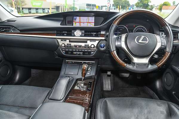 2014 Lexus ES ES300h Sports Luxury AVV60R