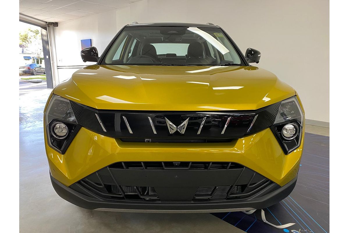 2025 Mahindra XUV3XO AX7L