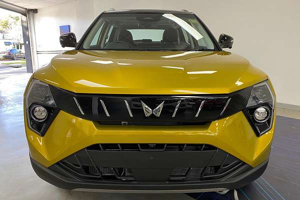 2025 Mahindra XUV3XO AX7L