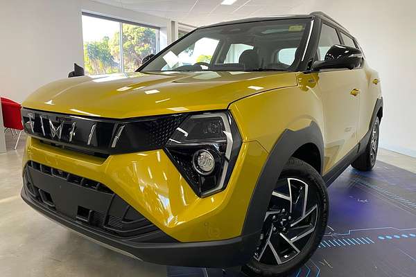2025 Mahindra XUV3XO AX7L