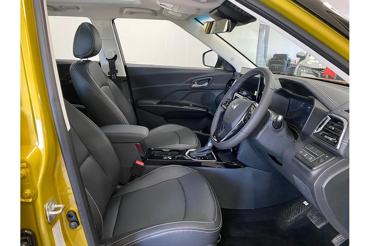 2025 Mahindra XUV3XO AX7L