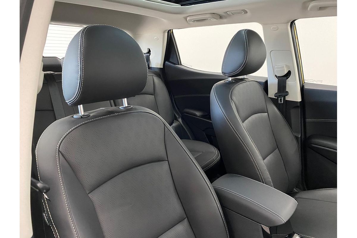 2025 Mahindra XUV3XO AX7L