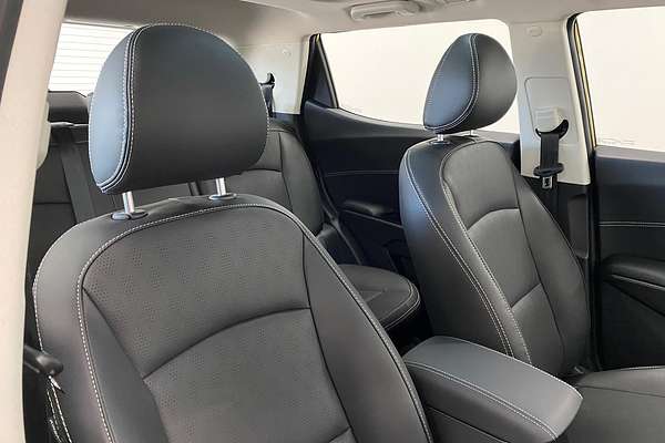 2025 Mahindra XUV3XO AX7L