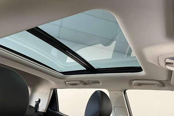 2025 Mahindra XUV3XO AX7L