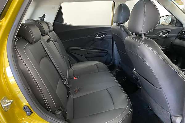 2025 Mahindra XUV3XO AX7L