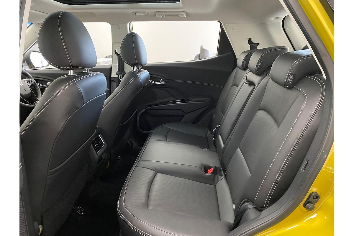 2025 Mahindra XUV3XO AX7L