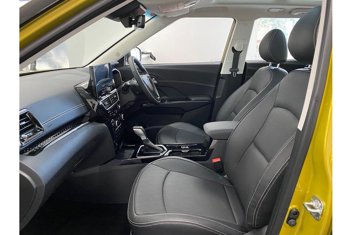 2025 Mahindra XUV3XO AX7L