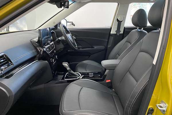 2025 Mahindra XUV3XO AX7L