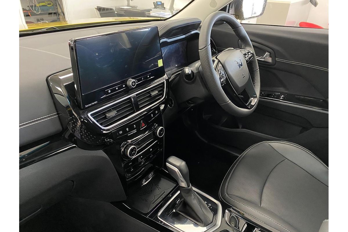 2025 Mahindra XUV3XO AX7L