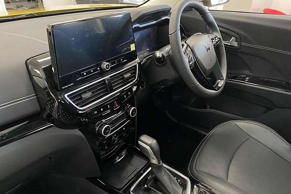 2025 Mahindra XUV3XO AX7L