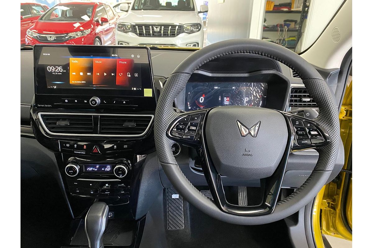 2025 Mahindra XUV3XO AX7L