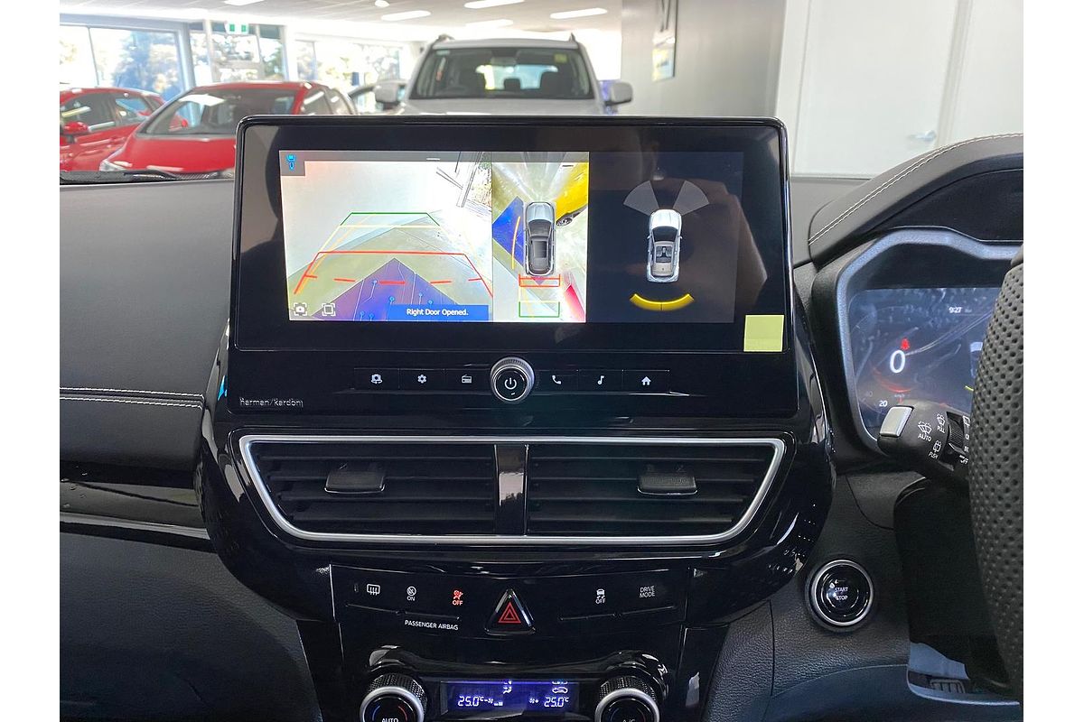 2025 Mahindra XUV3XO AX7L