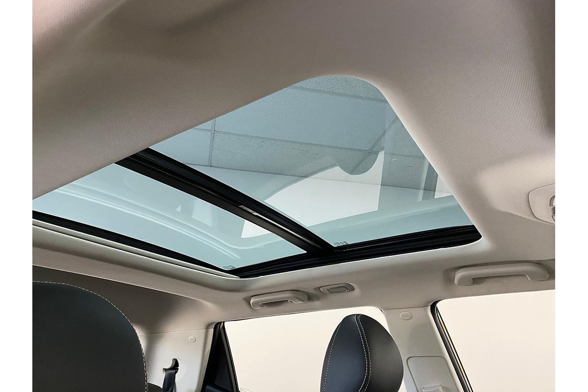 2025 Mahindra XUV3XO AX7L