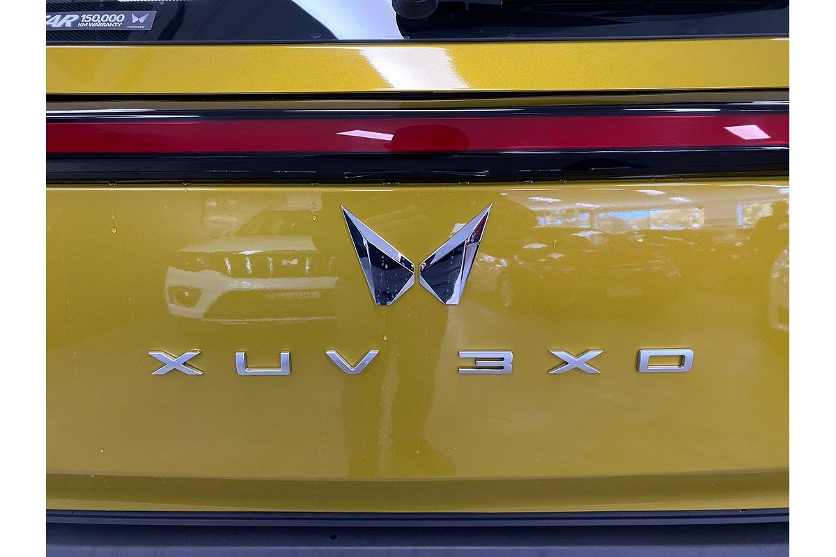 2025 Mahindra XUV3XO AX7L