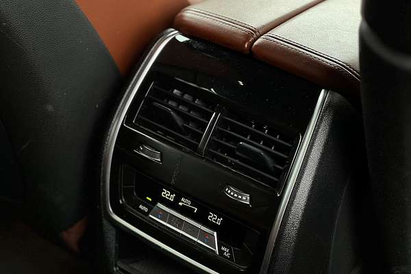 2021 BMW X7 xDrive30d M Sport Dark Shadow Edition G07