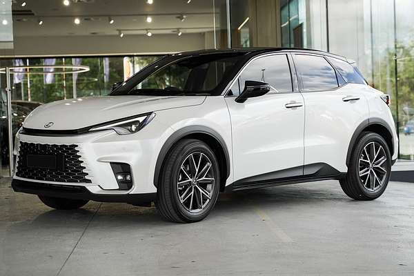 2024 Lexus LBX Luxury MAYH10R