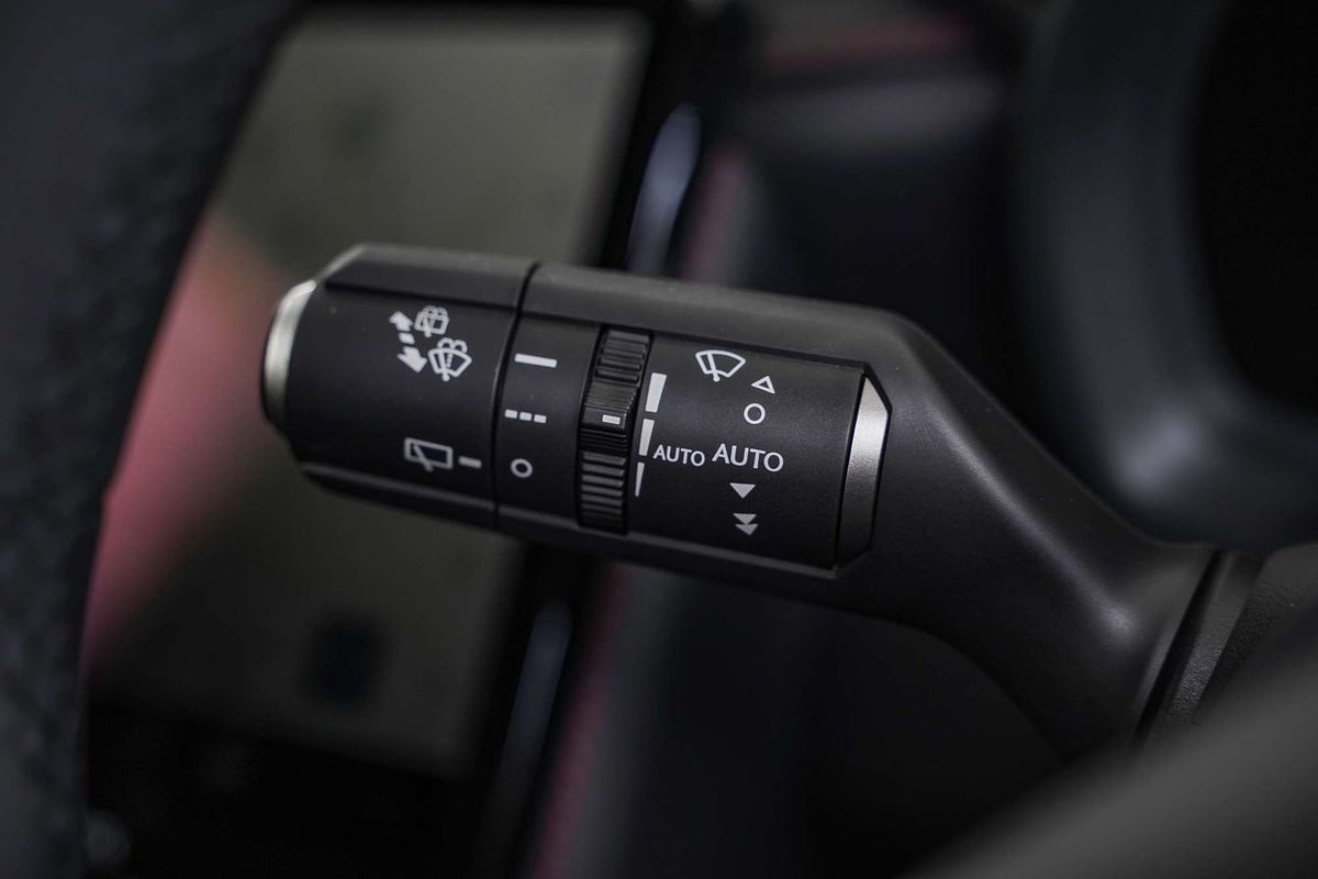 2024 Lexus LBX Luxury MAYH10R