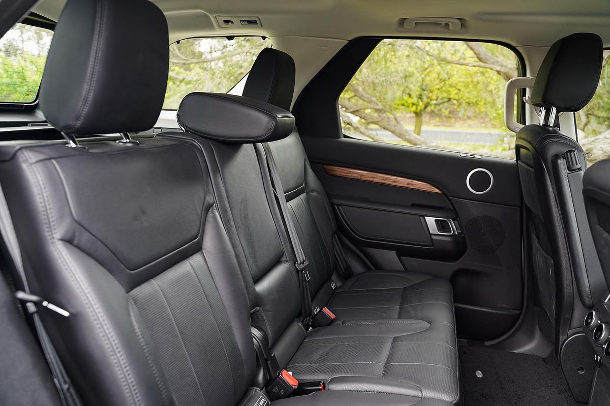 2018 Land Rover Discovery TD6 HSE Luxury Series 5