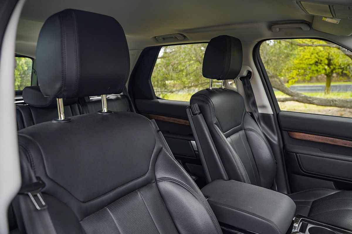2018 Land Rover Discovery TD6 HSE Luxury Series 5