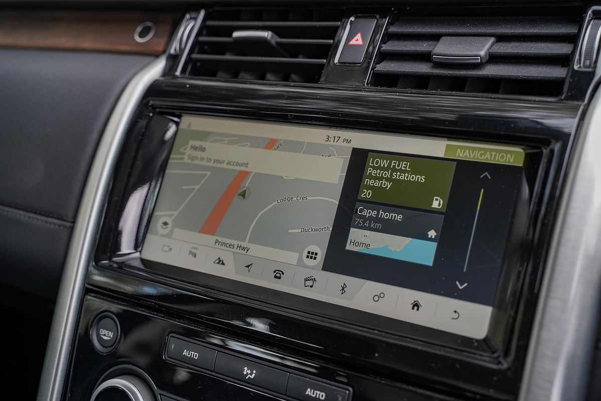 2018 Land Rover Discovery TD6 HSE Luxury Series 5