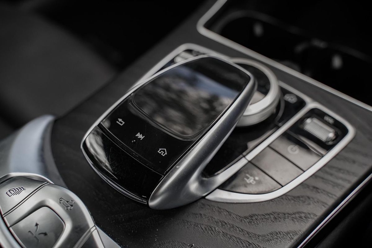 2018 Mercedes-Benz C-Class C300 A205
