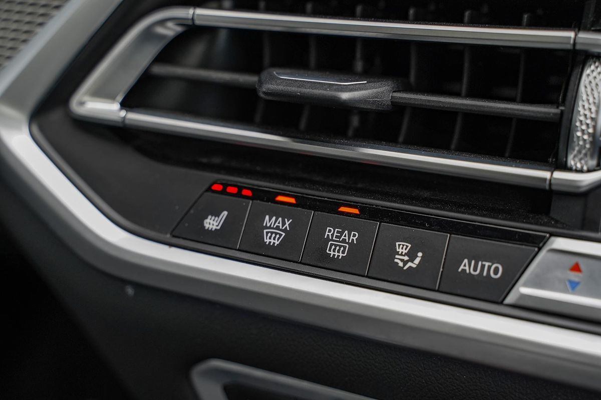 2020 BMW X5 M50i Pure G05