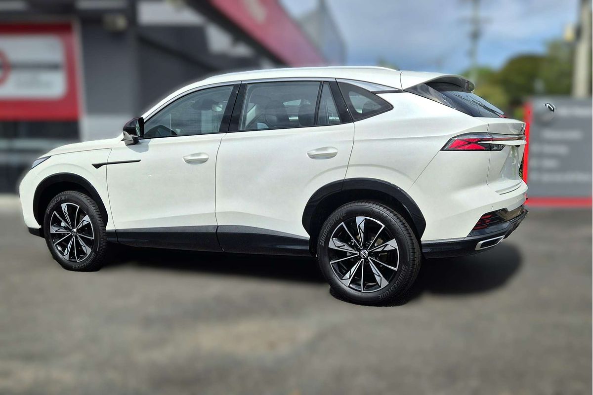 2025 MG HS Essence AS33