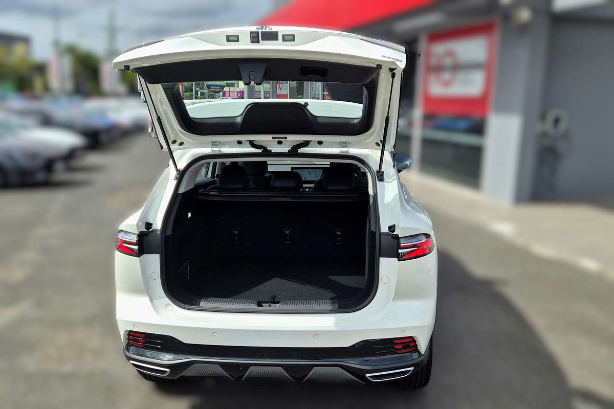 2025 MG HS Essence AS33