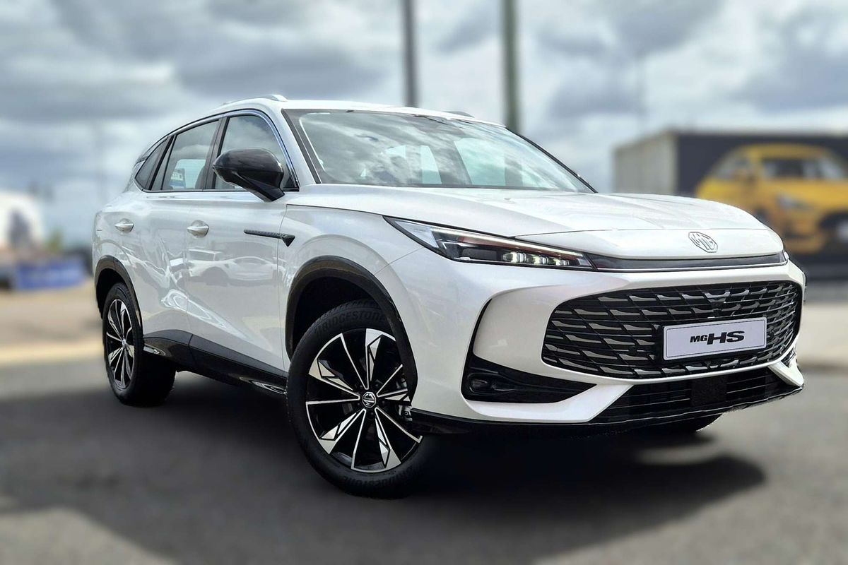 2025 MG HS Essence AS33