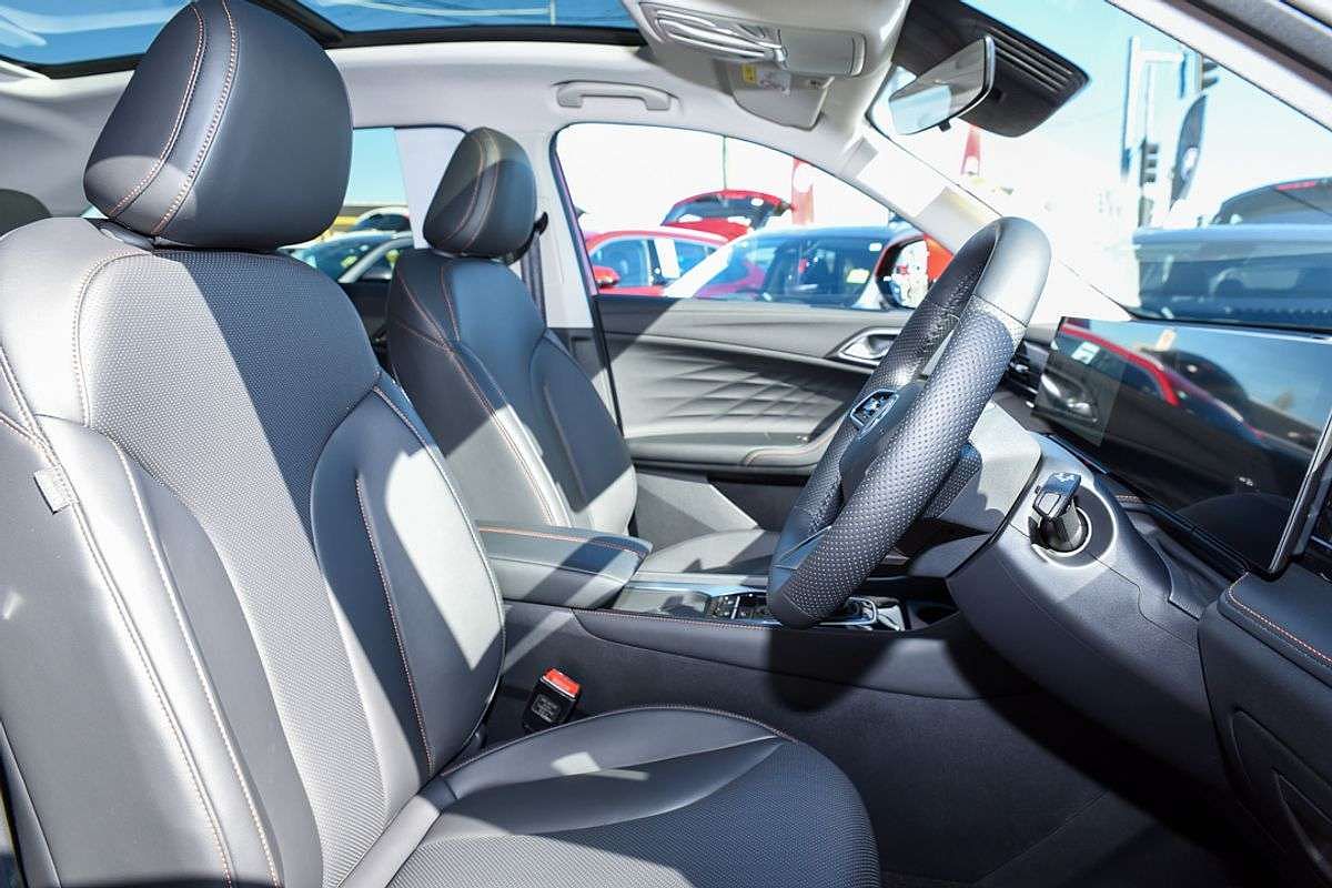 2025 MG HS Essence AS33