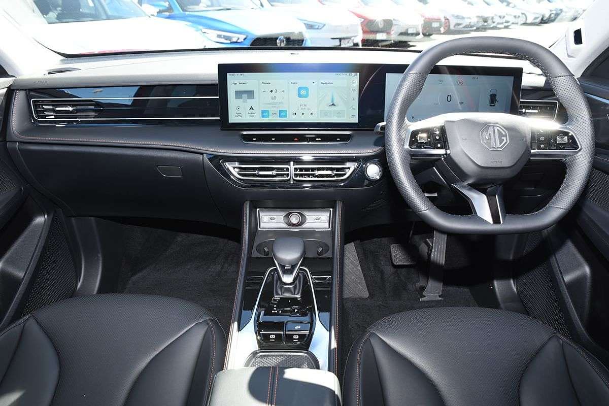 2025 MG HS Essence AS33