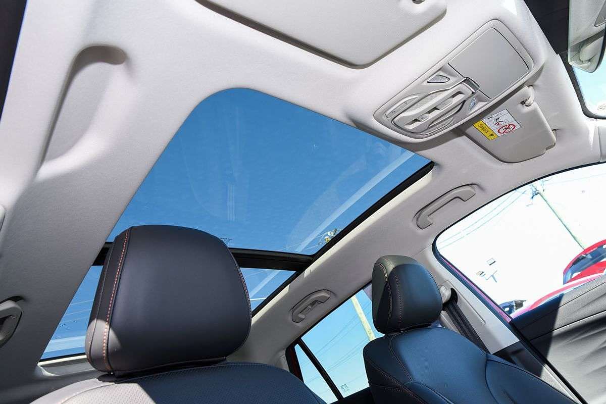 2025 MG HS Essence AS33