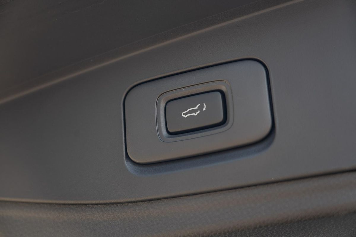 2025 Isuzu MU-X LS-T
