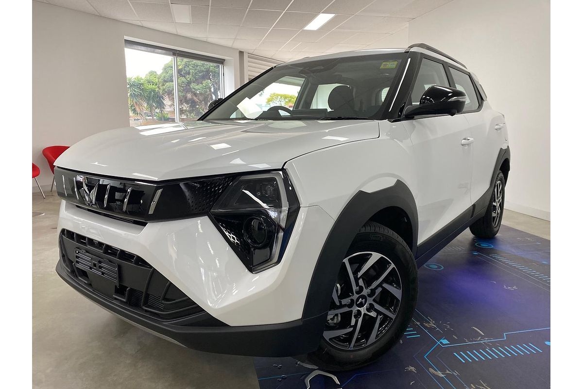 2025 Mahindra XUV3XO AX5L