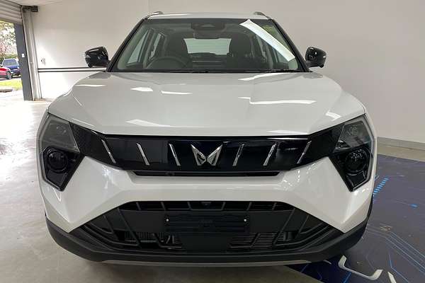 2025 Mahindra XUV3XO AX5L