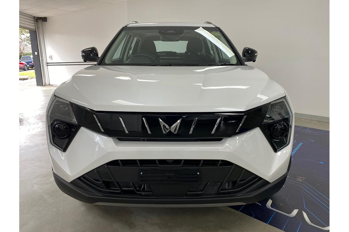 2025 Mahindra XUV3XO AX5L
