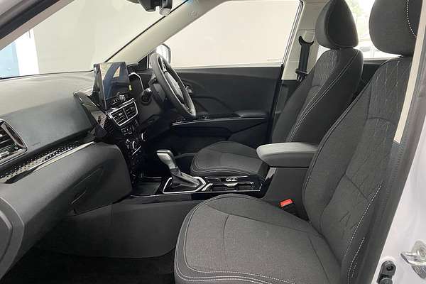 2025 Mahindra XUV3XO AX5L
