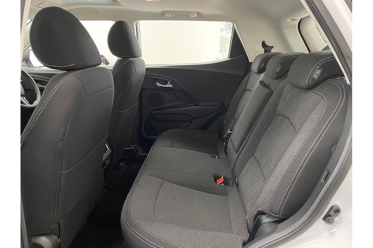 2025 Mahindra XUV3XO AX5L