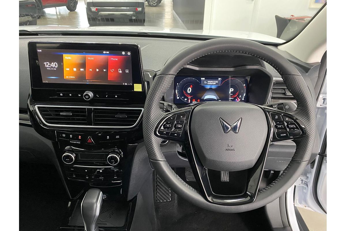 2025 Mahindra XUV3XO AX5L