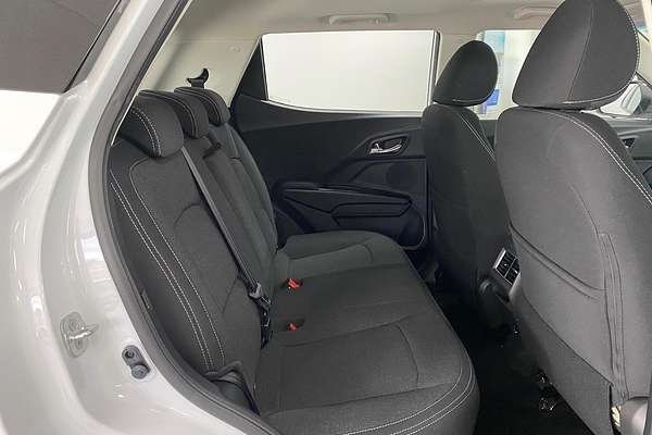 2025 Mahindra XUV3XO AX5L