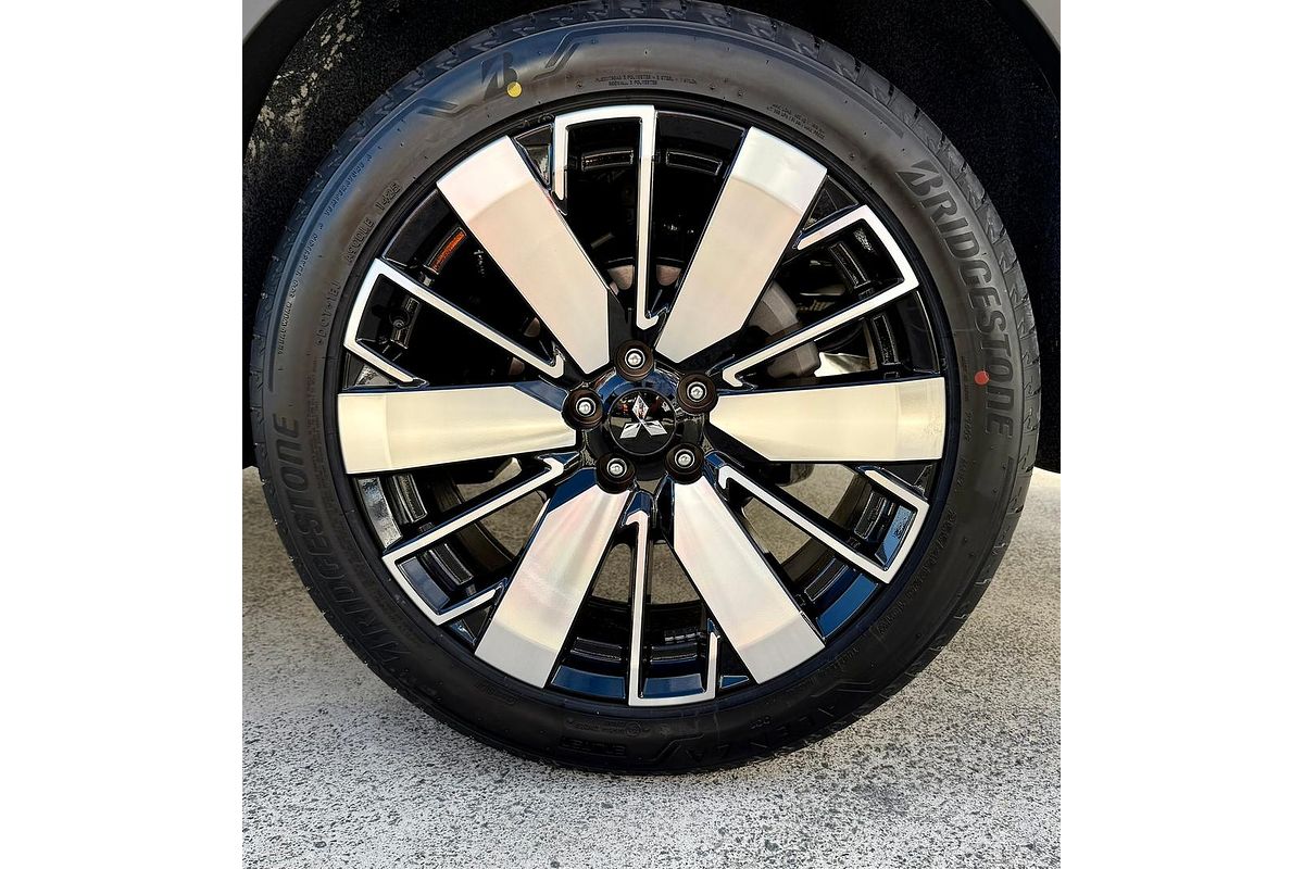 2025 Mitsubishi Outlander Exceed Tourer ZM