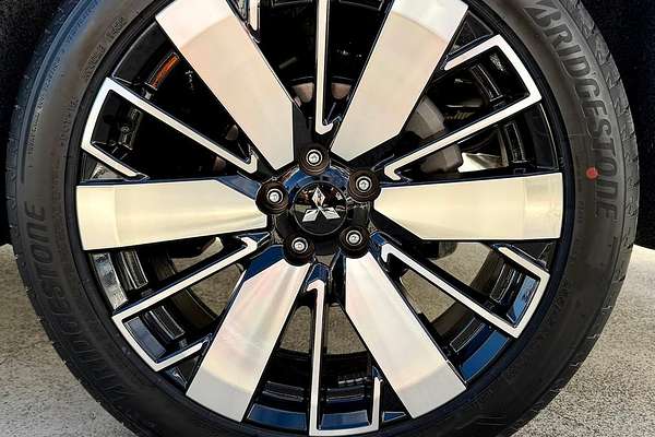 2025 Mitsubishi Outlander Exceed Tourer ZM