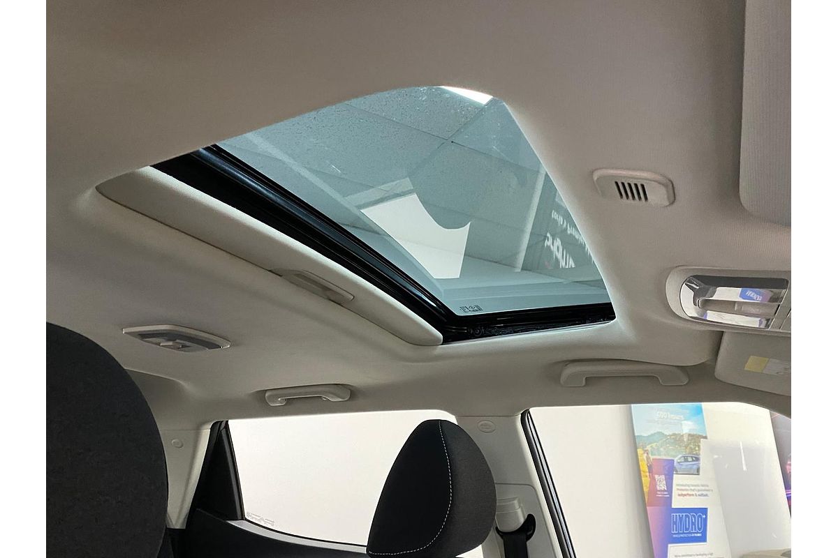 2025 Mahindra XUV3XO AX5L