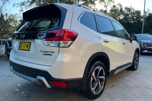 2022 Subaru Forester Hybrid S S5
