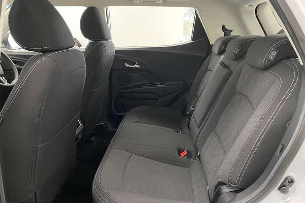 2025 Mahindra XUV3XO AX5L