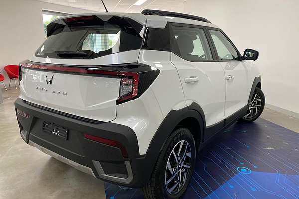 2025 Mahindra XUV3XO AX5L